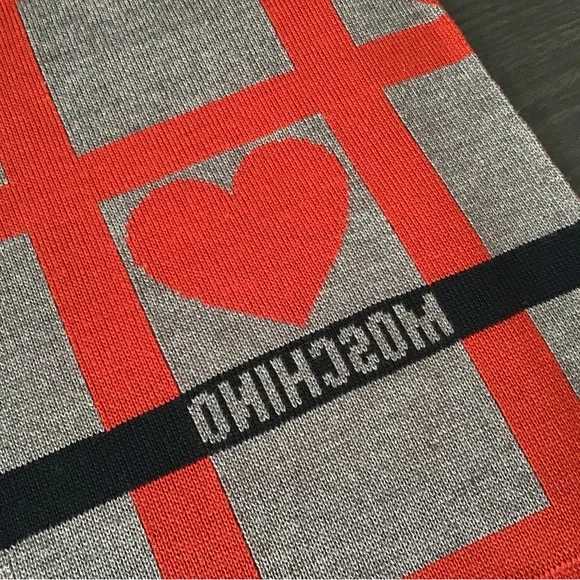 NWOT MOSCHINO Heart print wool scarf.  Mint condition! - Picture 3 of 8